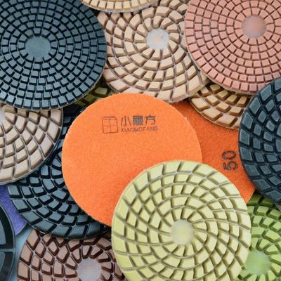 Pads de pulido de diamantes para el acabado profesional de superficies de moldeado por agua de mármol